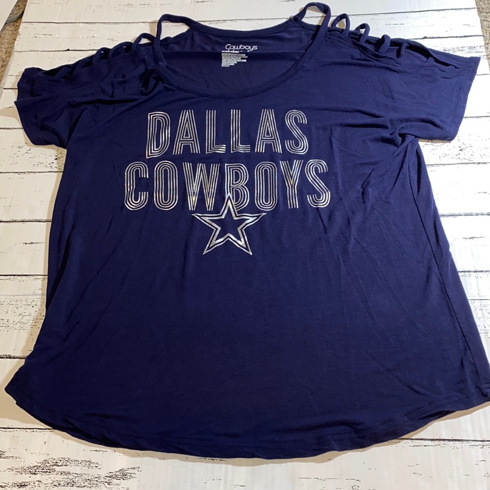 Cowboy Her Style Dallas Cowboys Women’s Shirt - Medium